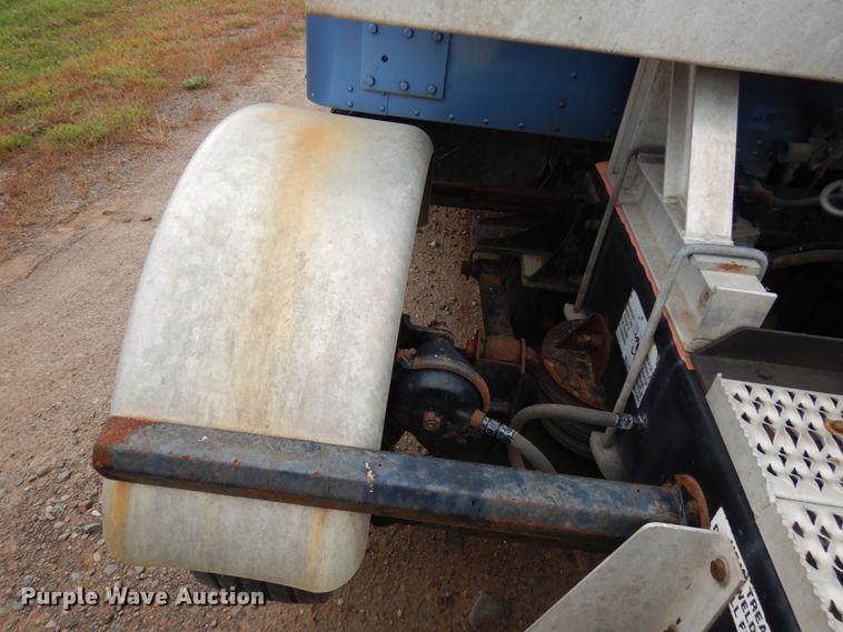 image for item HD9046 2000 Kenworth T800B  semi truck