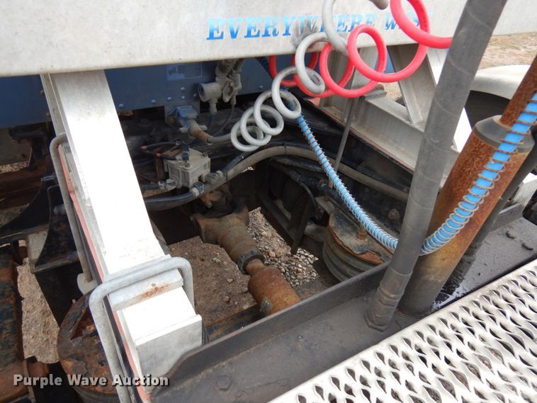 image for item HD9046 2000 Kenworth T800B  semi truck