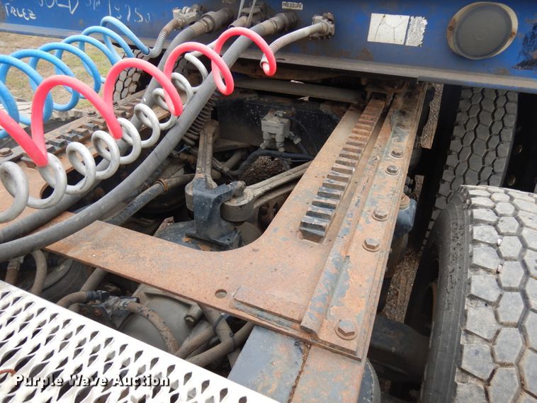 image for item HD9046 2000 Kenworth T800B  semi truck