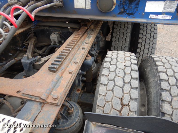 image for item HD9046 2000 Kenworth T800B  semi truck