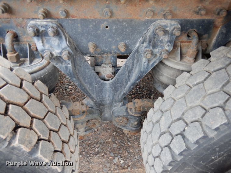 image for item HD9046 2000 Kenworth T800B  semi truck