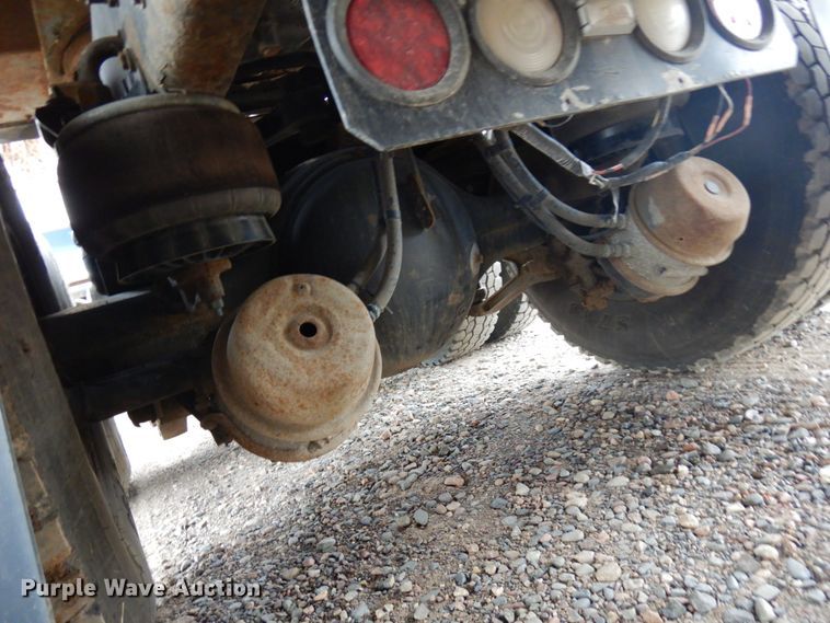 image for item HD9046 2000 Kenworth T800B  semi truck