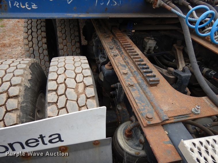 image for item HD9046 2000 Kenworth T800B  semi truck