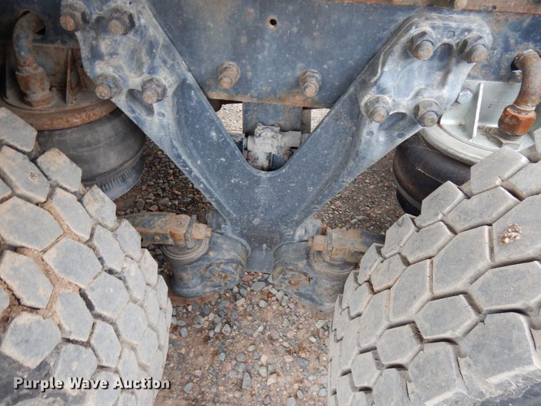 image for item HD9046 2000 Kenworth T800B  semi truck