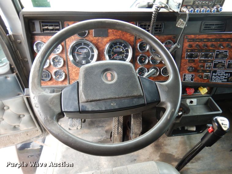 image for item HD9046 2000 Kenworth T800B  semi truck