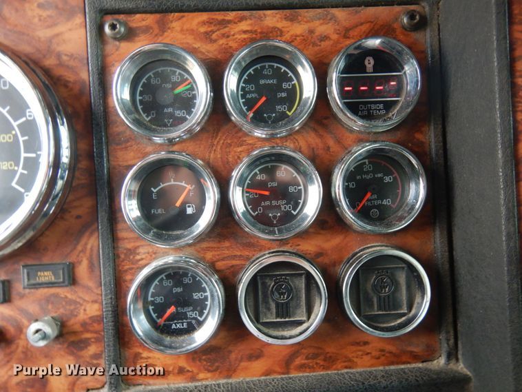 image for item HD9046 2000 Kenworth T800B  semi truck