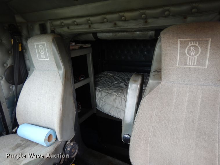 image for item HD9046 2000 Kenworth T800B  semi truck