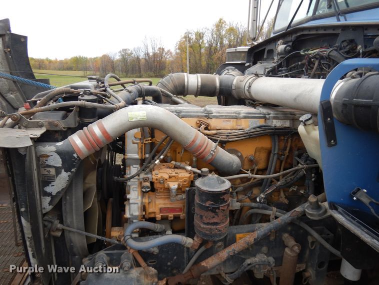 image for item HD9046 2000 Kenworth T800B  semi truck