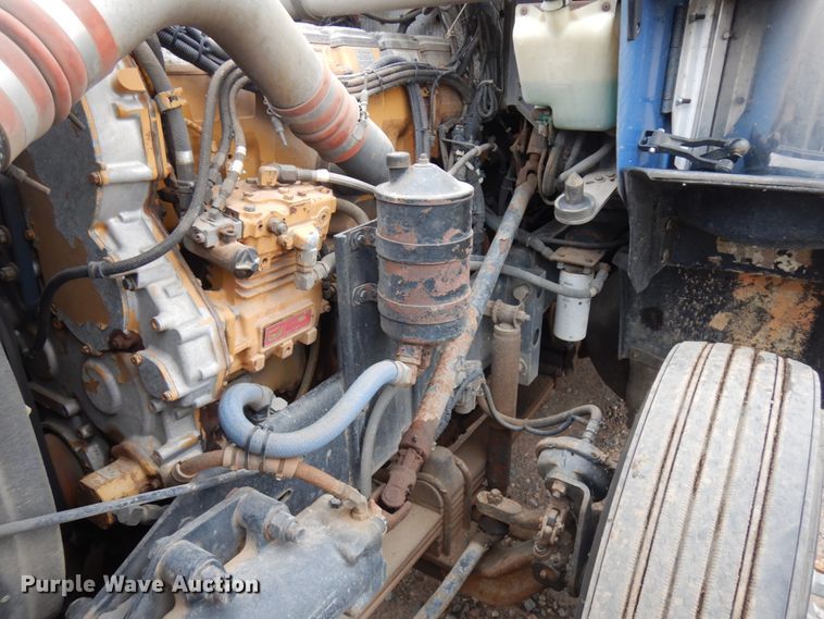 image for item HD9046 2000 Kenworth T800B  semi truck