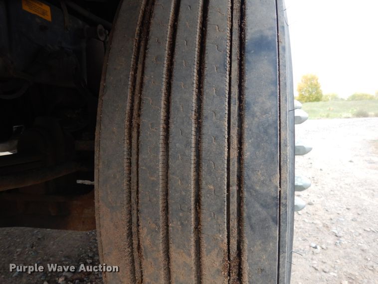 image for item HD9046 2000 Kenworth T800B  semi truck