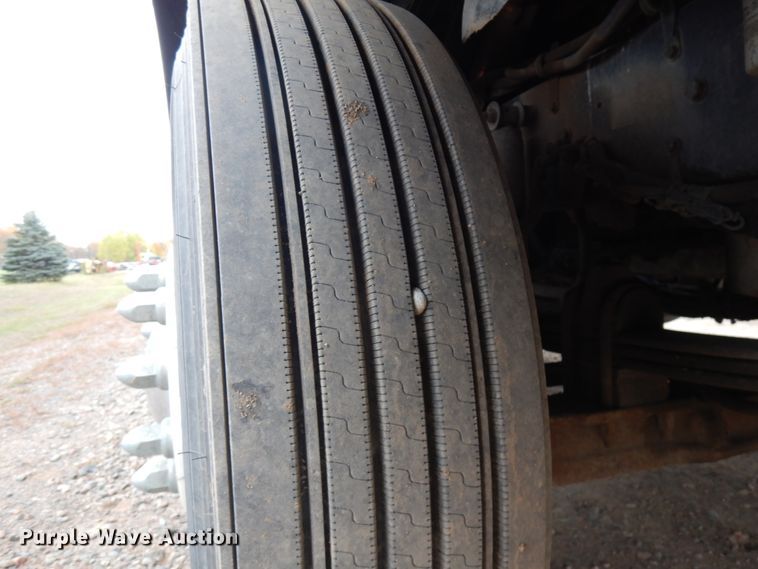 image for item HD9046 2000 Kenworth T800B  semi truck