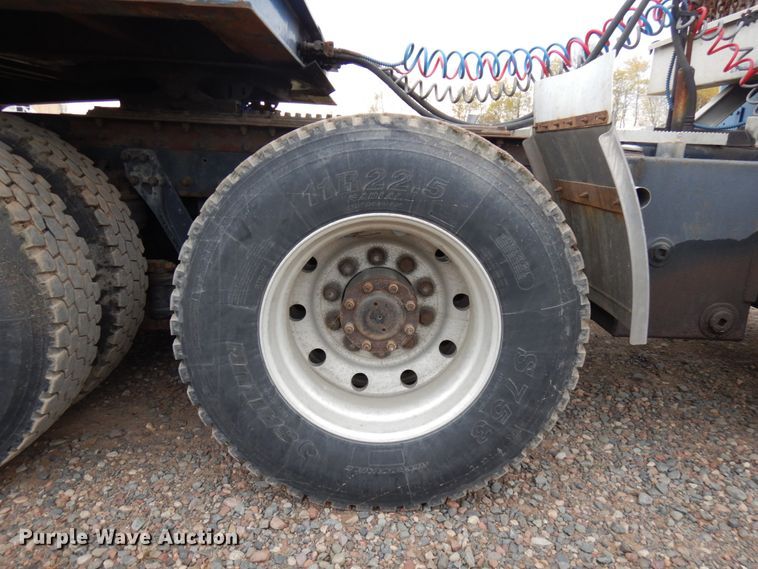 image for item HD9046 2000 Kenworth T800B  semi truck