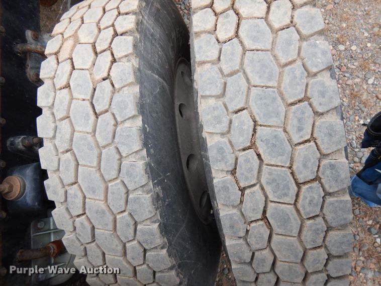 image for item HD9046 2000 Kenworth T800B  semi truck