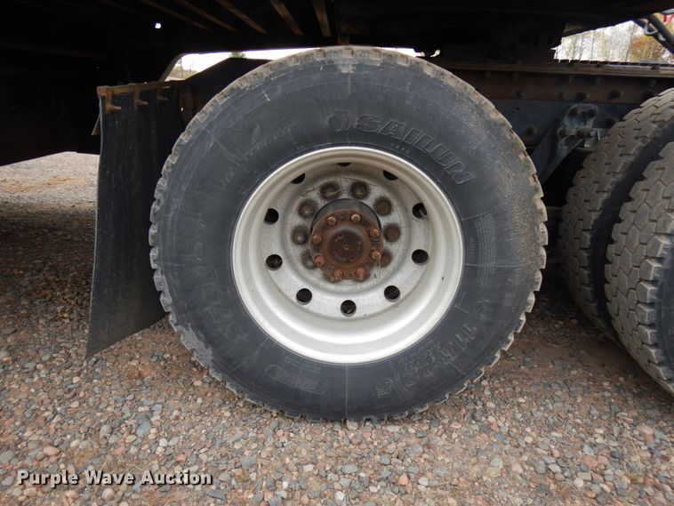 image for item HD9046 2000 Kenworth T800B  semi truck