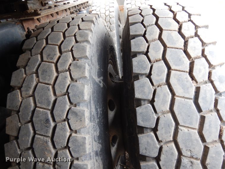 image for item HD9046 2000 Kenworth T800B  semi truck