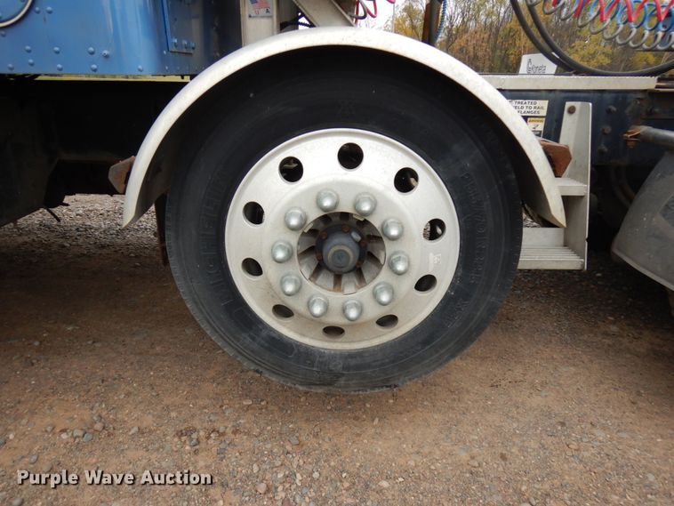 image for item HD9046 2000 Kenworth T800B  semi truck