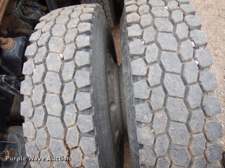 image for item HD9046 2000 Kenworth T800B  semi truck