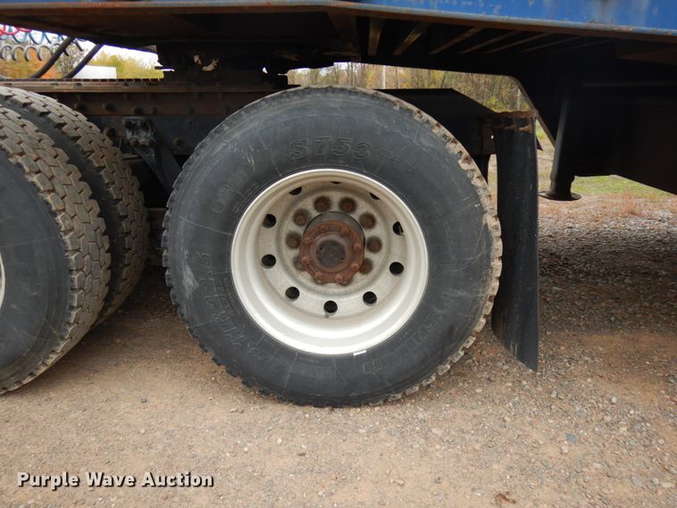 image for item HD9046 2000 Kenworth T800B  semi truck