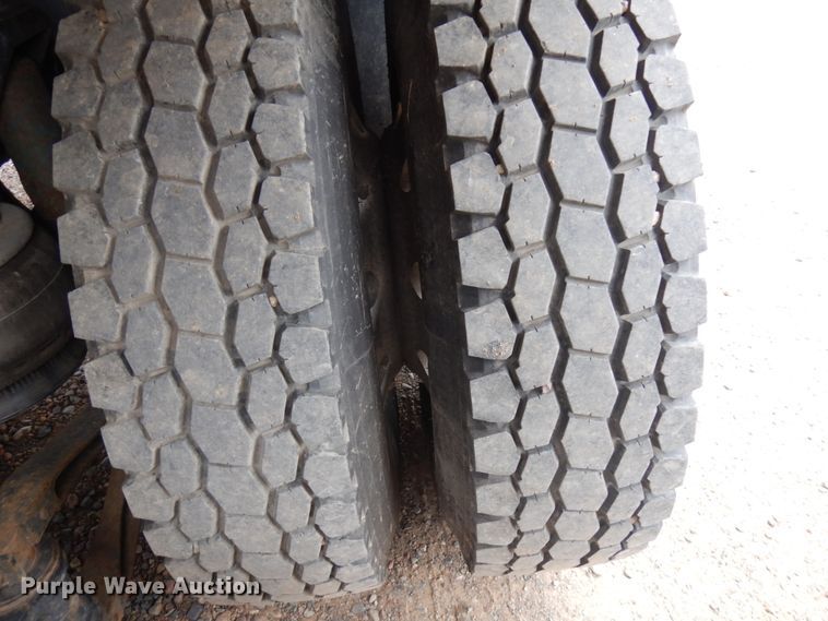 image for item HD9046 2000 Kenworth T800B  semi truck