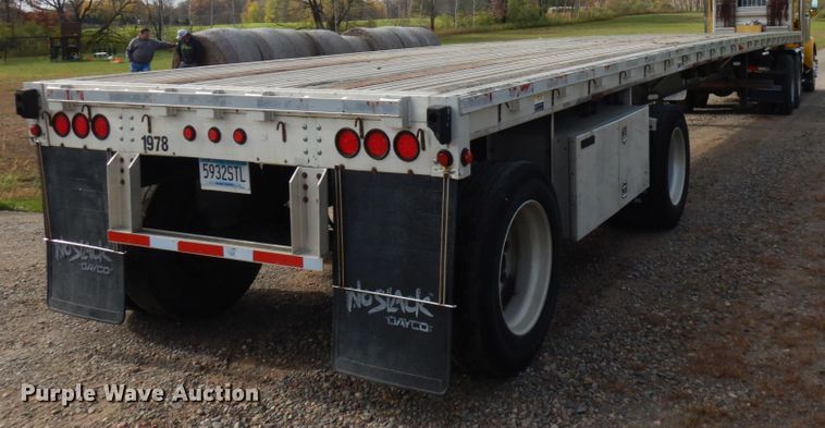 image for item HD9048 2008 Wilson CF-900 flatbed trailer