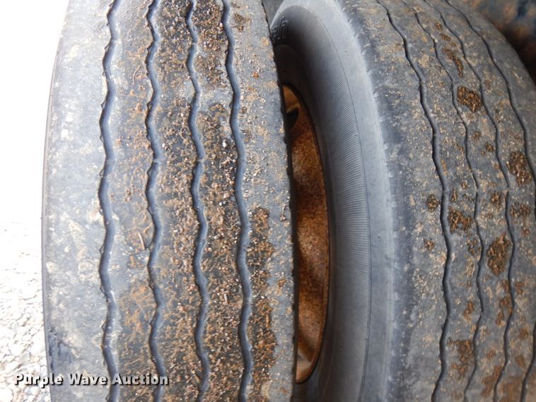 image for item HD9048 2008 Wilson CF-900 flatbed trailer