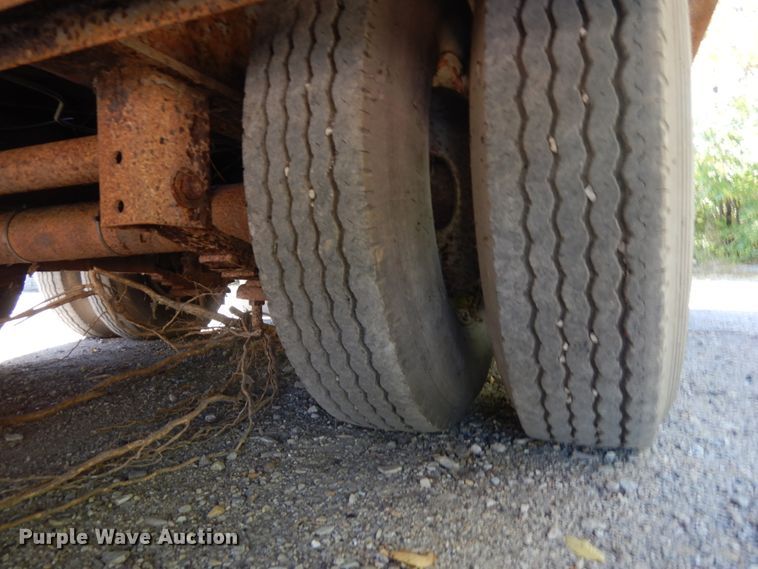 image for item HD9098 1986 Cherokee drop deck trailer