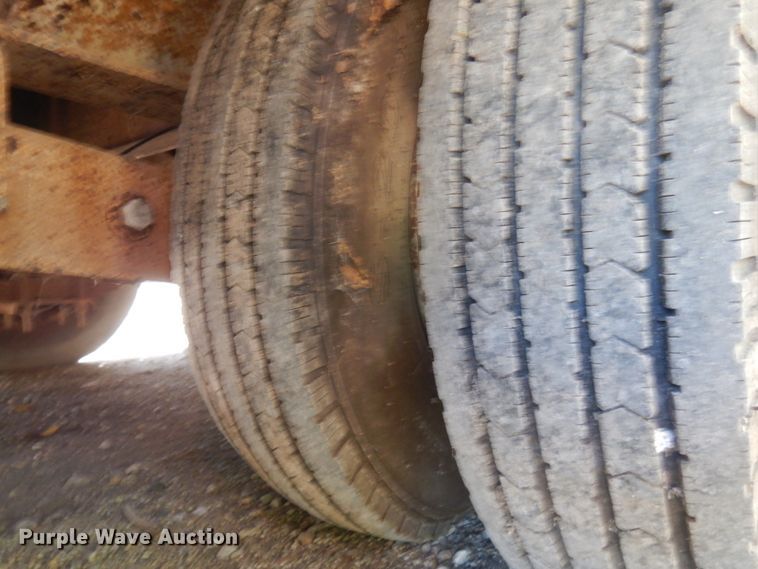 image for item HD9098 1986 Cherokee drop deck trailer