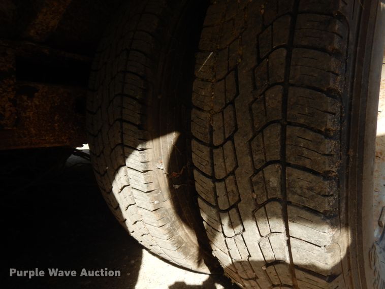 image for item HD9098 1986 Cherokee drop deck trailer