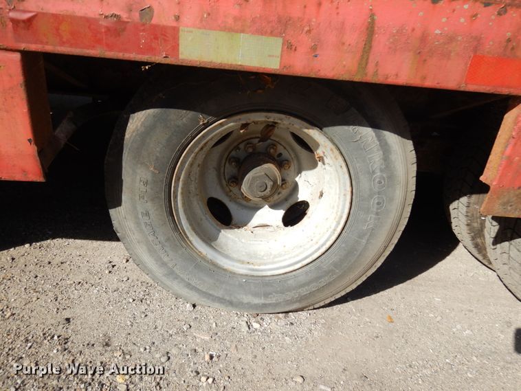 image for item HD9098 1986 Cherokee drop deck trailer