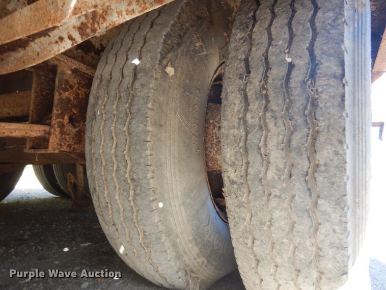 image for item HD9098 1986 Cherokee drop deck trailer