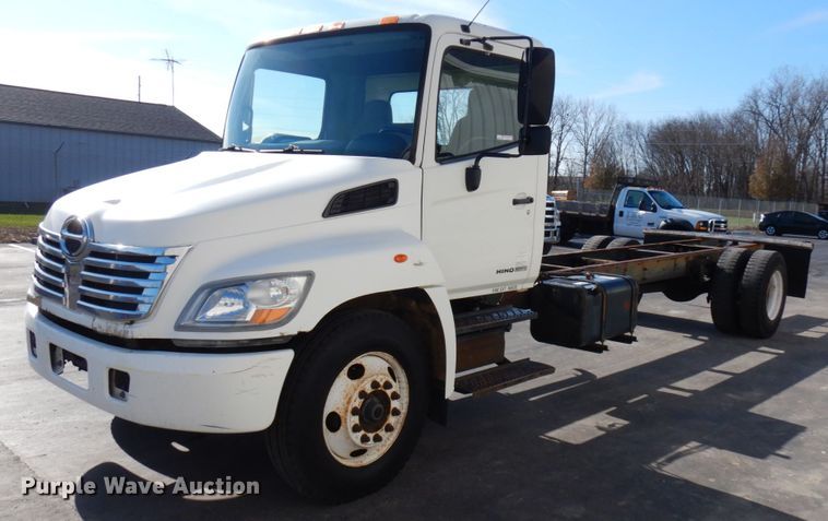 image for item HD9168 2007 Hino 268  truck cab and chassis