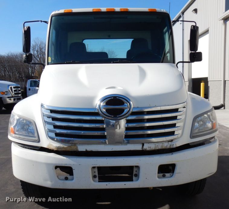 image for item HD9168 2007 Hino 268  truck cab and chassis