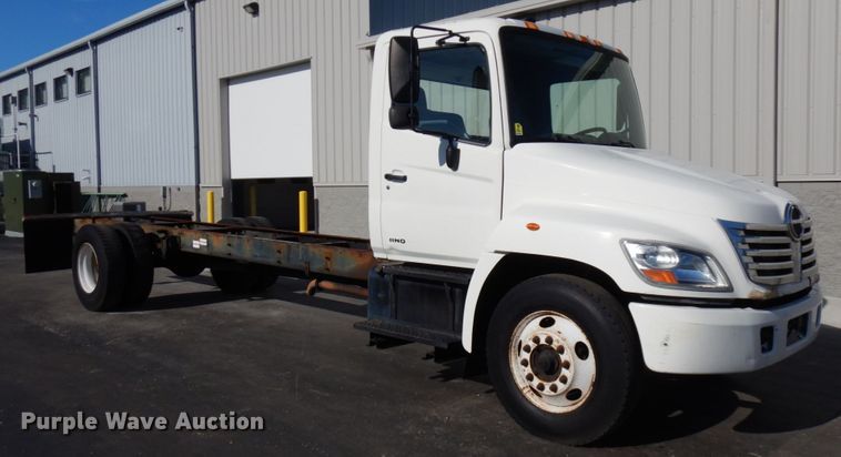 image for item HD9168 2007 Hino 268  truck cab and chassis