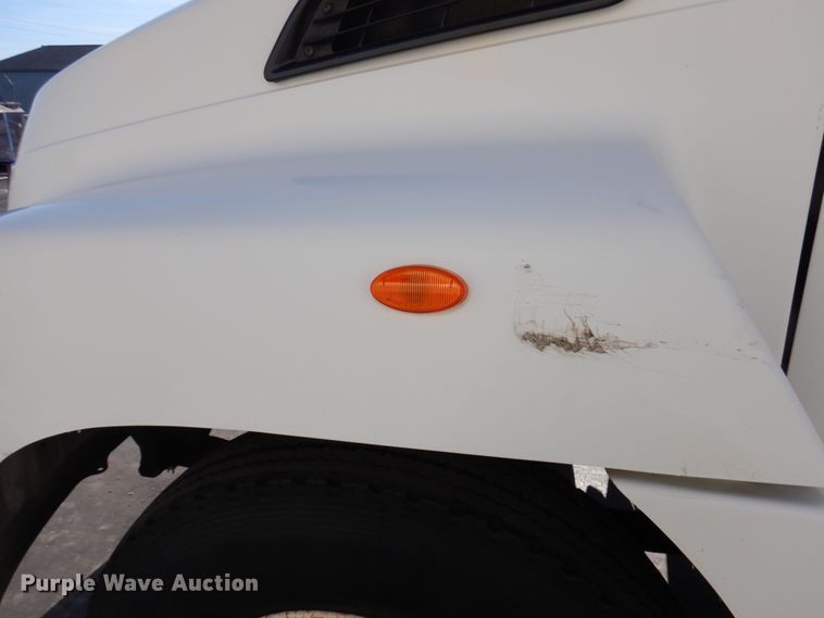 image for item HD9168 2007 Hino 268  truck cab and chassis