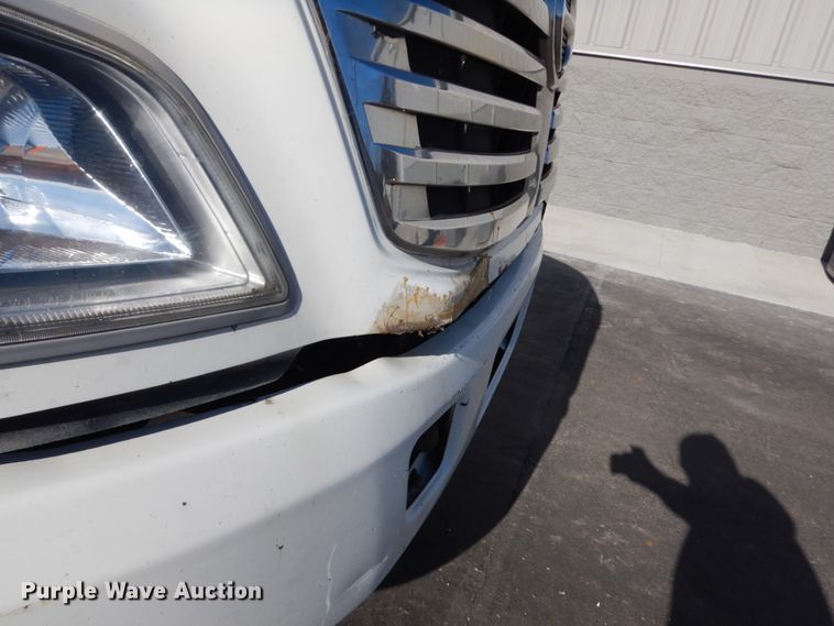 image for item HD9168 2007 Hino 268  truck cab and chassis