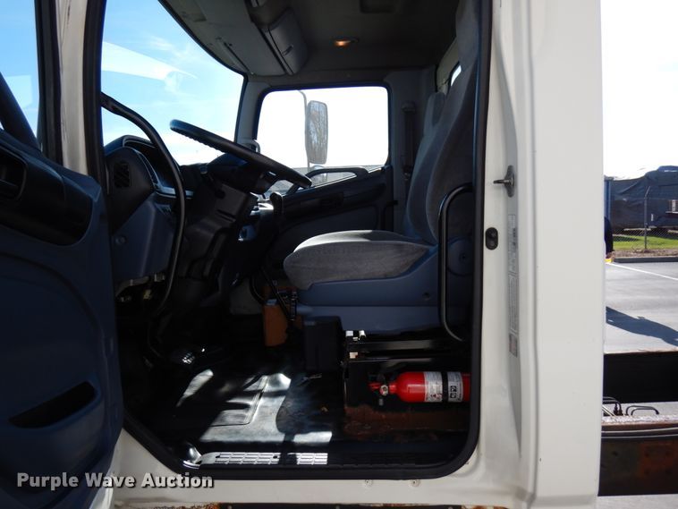 image for item HD9168 2007 Hino 268  truck cab and chassis