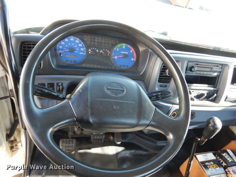 image for item HD9168 2007 Hino 268  truck cab and chassis