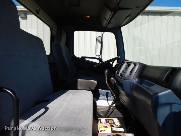 image for item HD9168 2007 Hino 268  truck cab and chassis