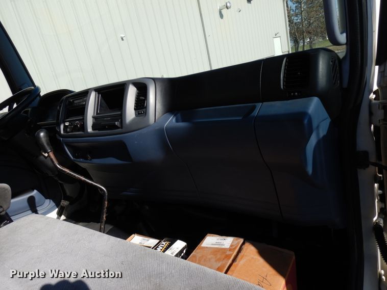 image for item HD9168 2007 Hino 268  truck cab and chassis