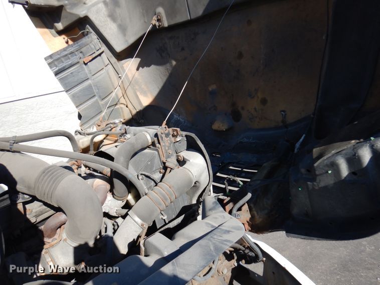 image for item HD9168 2007 Hino 268  truck cab and chassis