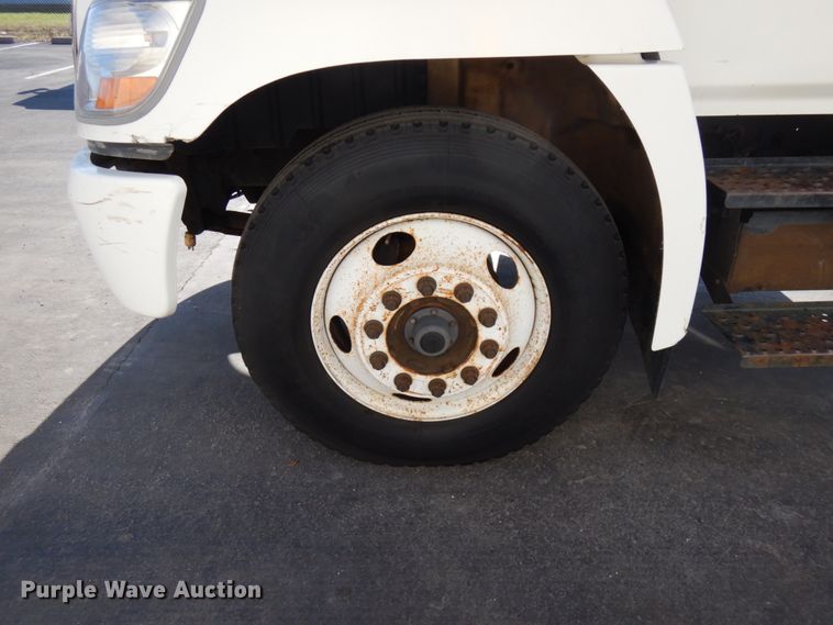 image for item HD9168 2007 Hino 268  truck cab and chassis
