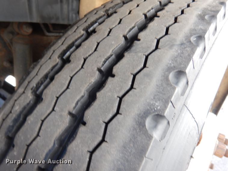 image for item HD9168 2007 Hino 268  truck cab and chassis