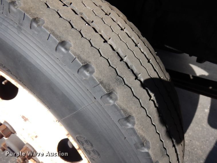 image for item HD9168 2007 Hino 268  truck cab and chassis