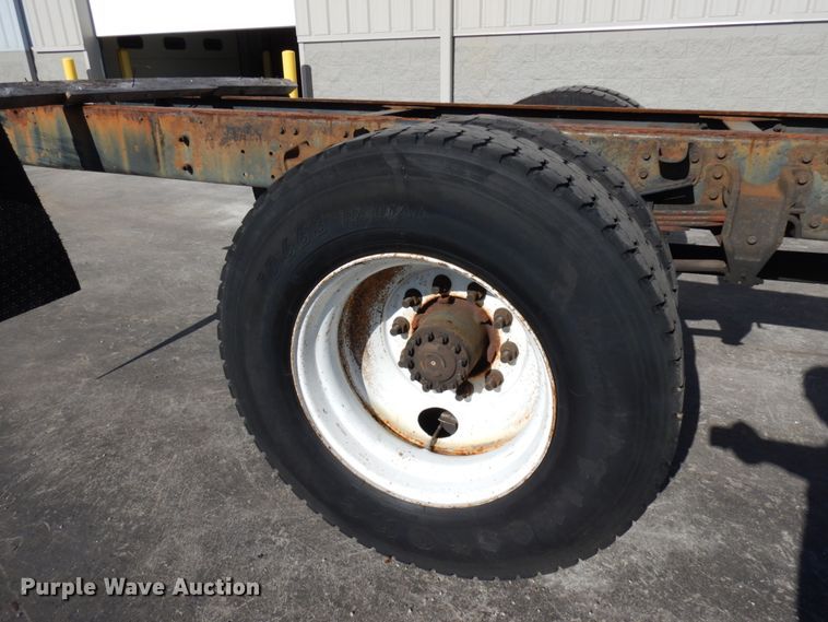 image for item HD9168 2007 Hino 268  truck cab and chassis