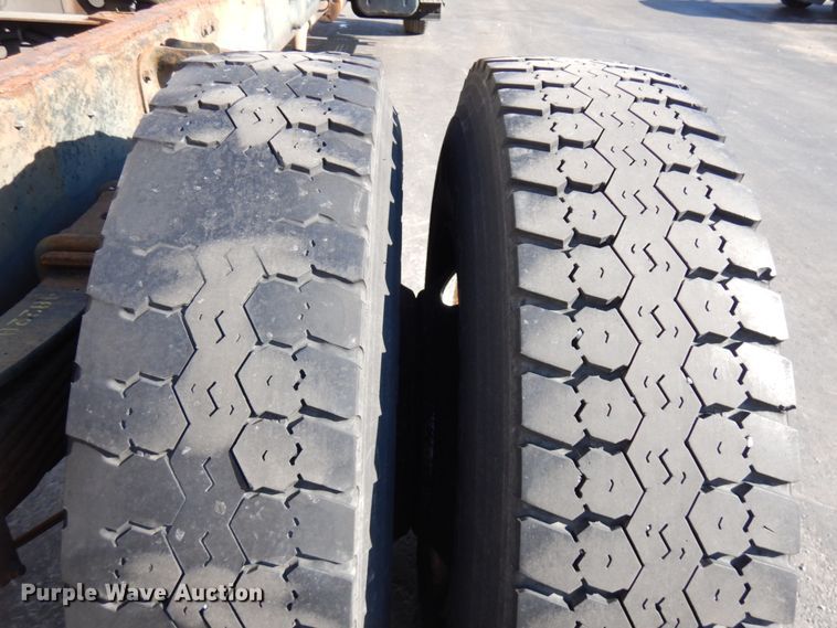 image for item HD9168 2007 Hino 268  truck cab and chassis