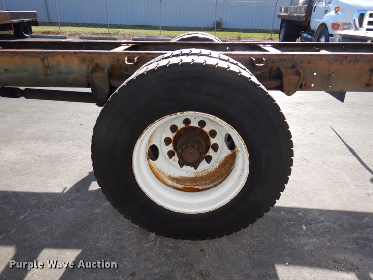 image for item HD9168 2007 Hino 268  truck cab and chassis