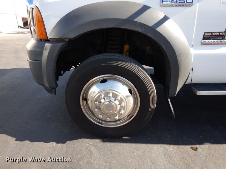 image for item HD9170 2005 Ford F450 Super Duty  flatbed truck