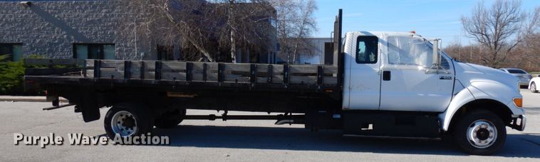 image for item HD9171 2003 Ford F650 Super Duty  flatbed truck