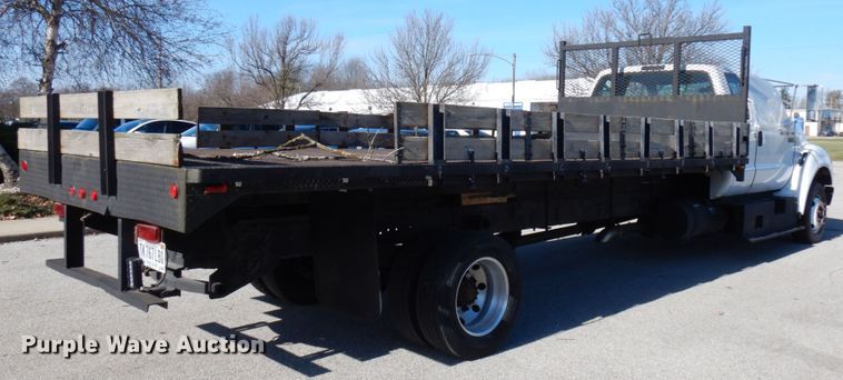 image for item HD9171 2003 Ford F650 Super Duty  flatbed truck