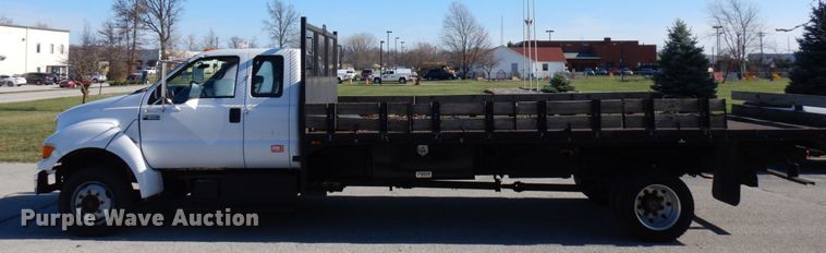 image for item HD9171 2003 Ford F650 Super Duty  flatbed truck